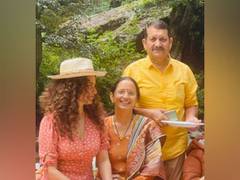 
      
      Kangana Ranaut wishes parents on their wedding anniversary 
      
      