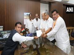 
      
      Jagadish Shettar files nomination from Hubli-Dharwad-Central
      
      