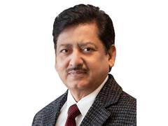 
      
      Dr Sanjay Chaudhary was honoured with Ophthalmologist of the Year
      
      