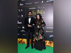 
      
      Abhishek, Aishwarya celebrate 16th wedding anniversary
      
      