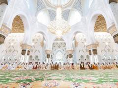 
      
      Mansour bin Zayed, Abu Dhabi Crown Prince perform Eid prayer
      
      