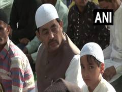 
      
      Ghulam Nabi Azad, Shahnawaz Hussain offer prayers together on Eid
      
      