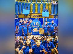
      
      Watch: Cricket fans pay tribute to Sachin Tendulkar during MI-PBK
      
      