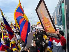 
      
      France-based Tibetan community associations hold protest in Paris
      
      