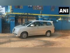 
      
      Karnataka: I-T conducts raids at Cong leader's residence
      
      