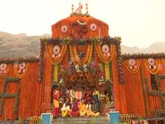 
      
      Uttarakhand: Portals of Badrinath Dham opened for devotees 
      
      