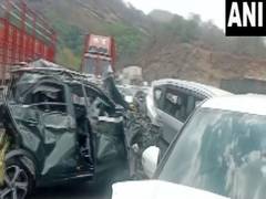 
      
      Four injured in multi-vehicle pile up on Mumbai-Pune Expressway
      
      