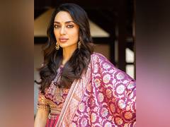 
      
      Sobhita shares BTS pics from the shoot of 'Ponniyin Selvan'
      
      