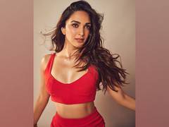 
      
      Kiara Advani raises temperature in blue swimwear, check out 
      
      