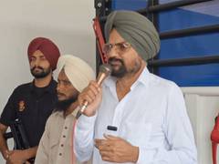 
      
      Sidhu Moose Wala's father urge people 