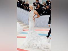 
      
      Met Gala 2023: Doja Cat dressed up as Karl Lagerfeld's cat
      
      