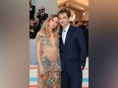 
      
       Robert Pattinson and Suki Waterhouse make their Met Gala debut
      
      
