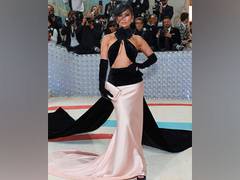 
      
      Jennifer Lopez looks ravishing in cut-out Ralph Lauren gown
      
      