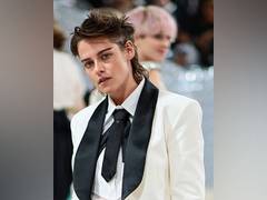 
      
      Met Gala 2023: Kristen Stewart sports choppy short hair
      
      