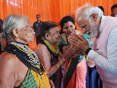 
      
      PM Modi meets Padma awardees Tulsi Gowda, Sukri Bommagowda
      
      
