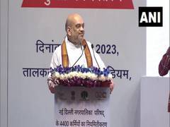
      
      Amit Shah hands over regularization letters to NDMC employees
      
      