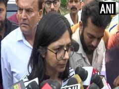 
      
      Delhi police behaving like goons, says DCW Swati Maliwal
      
      
