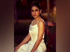 
      
      Sara Ali Khan enjoys vacation in 'Snow-clad mountains', see pics
      
      