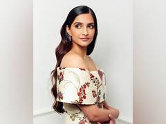 
      
      Sonam Kapoor greets UK crowd with 'Namaste' in Coronation Concert
      
      