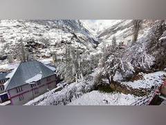
      
      Himachal Pradesh: Lahaul-Spiti district receives fresh snowfall 
      
      