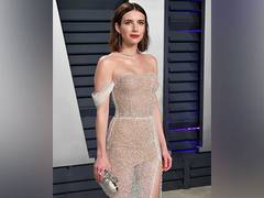 
      
      Emma Roberts to headline comedy 'Hot Mess'
      
      