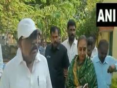 
      
      Congress leader G Parameshwara cast vote in Tumakuru
      
      