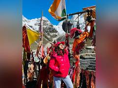 
      
      Sara pens gratitude note on Kedarnath visit, fans miss SSR
      
      