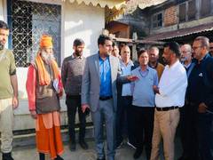 
      
      Srinagar Deputy Commissioner visits Narayan Mutt Tulsibagh
      
      
