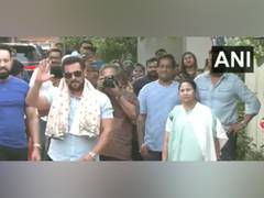 
      
      Salman Khan meets CM Mamata Banerjee at her Kalighat residence
      
      