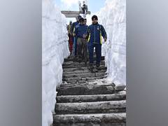 
      
      Chamoli DM takes stock of preparations for Hemkund Sahib Yatra
      
      