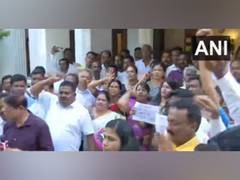 
      
      Siddaramaiah and DK Shivakumar supporters vie for CM's post
      
      