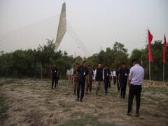 
      
      Delhi LG lays foundation for trekking track along Yamuna
      
      