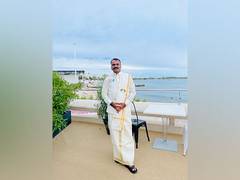
      
      Murugan wears 'Veshti', shirt with Tricolour on red carpet
      
      