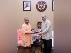 
      
      Sri Lankan High Commissioner meets CM Yogi, discuss cementing tie
      
      