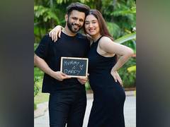 
      
      Rahul Vaidya, Disha Parmar annnounce pregnancy
      
      