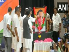 
      
      K'taka CM Siddaramaiah, DK Shivakumar pay tribute to Rajiv Gandhi
      
      