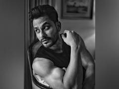 
      
      Kunal Kemmu is kicking his way through the weekend like this...
      
      
