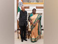 
      
      Delhi LG pays courtesy visit to President Droupadi Murmu
      
      