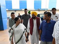 
      
      Kejriwal meets Mamata in Kolkata
      
      