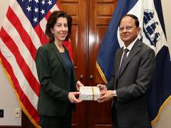 
      
      PM Modi's Principal Secy, US Commerce Secy hold meeting 
      
      