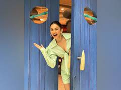 
      
      Rakul Preet visits Warner Bros Studios amidst preparations for II
      
      