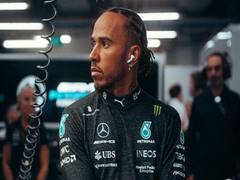 
      
      Lewis Hamilton crashes into barriers during Practice Three
      
      