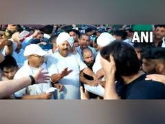 
      
      Haridwar: Farmer leader Naresh Tikait takes medals from wrestlers
      
      