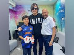 
      
      Vivek Oberoi shares pic with former Indian cricketer Syed Kirmani
      
      