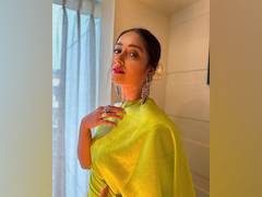 
      
      Mom-to-be, Ileana D'Cruz gives sneak peek from her 'Babymoon'
      
      