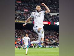
      
      Karim Benzema receives Marca Leyenda award
      
      