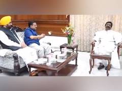 
      
      Delhi govt vs Centre ordinance row: Kejriwal meets Jharkhand CM
      
      