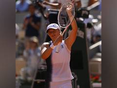 
      
      Iga Swiatek defeat Claire Liu 6-4, 6-0 to advance into 3rd round
      
      