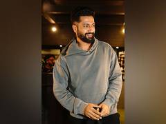 
      
      Vicky Kaushal sports new hair cut, gets compliments from fans 
      
      