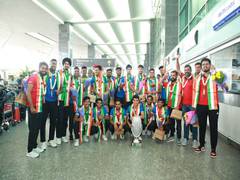 
      
      Victorious India junior hockey team given warm welcome 
      
      